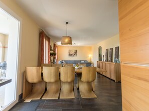 Dining - Spacious Luxury Villa With Heated Swimming Pool, Jacuzzi, Stunning Views and Plenty of Privacy (Caunes-Minervois)
