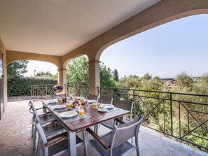 Balcony - Spacious Luxury Villa With Heated Swimming Pool, Jacuzzi, Stunning Views and Plenty of Privacy (Caunes-Minervois)
