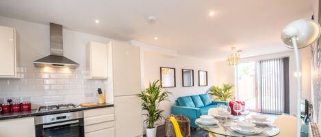 House (Liverpool) | Private kitchen | Full-sized fridge, microwave, oven, stovetop