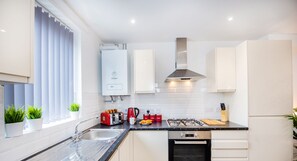 Private kitchen - Modern House Close To Centre (Liverpool)