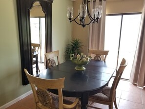 House, Berbilang Katil, Patio, Garden View | Dapur peribadi | Peti sejuk, ketuhar gelombang mikro, dapur, mesin basuh pinggan mangkuk 