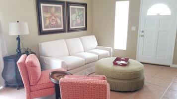 House, Multiple Beds, Patio, Garden View | Living room | 42-inch TV with cable channels