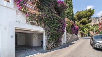 House | Bahagian luar