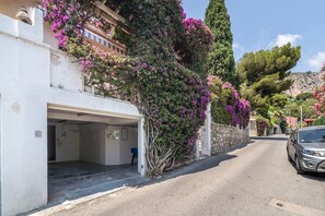 Exterior - Elegant Seaside Villa in Eze (Èze)