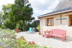 Cottage | Balcony - Nature Hideaway in St Germain du Pert (Saint-Germain-du-Pert)