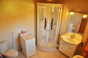 Cottage | Bathroom - Nature Hideaway in St Germain du Pert (Saint-Germain-du-Pert)