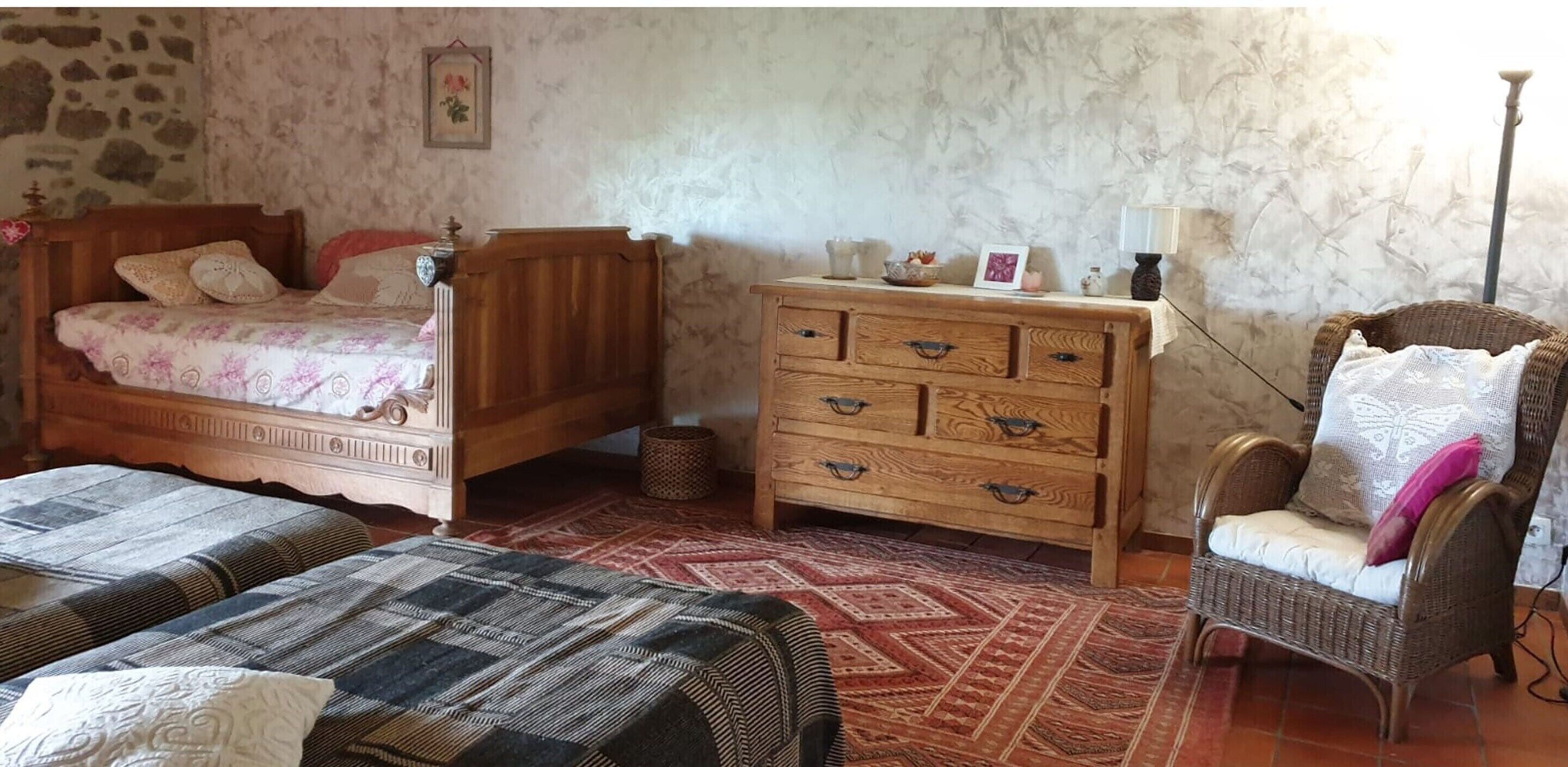 Rumah | 2 kamar tidur dan dilengkapi dengan perabotan berbeda-beda
