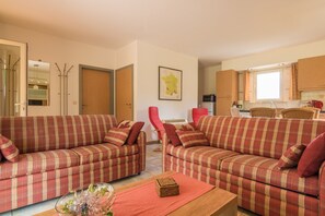 Living room - Holiday Home Near Monbazillac Castle (Saint-Nexans)