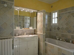 Villa | Bathroom
