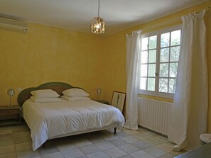 Villa | Room amenity - Elegant Mansion in Provence (Beaucaire)