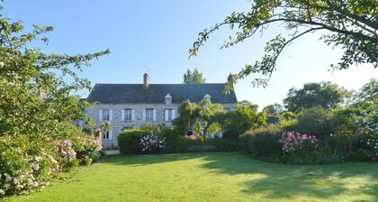 Amazing Holiday Home in Regnéville-sur-mer With Garden