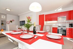 Standard Apartment, 2 Bedrooms (20342) | Private kitchen | Fridge, microwave, oven, stovetop