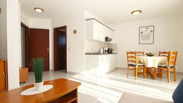 Appartamento Standard, 1 camera da letto (26796) | Area soggiorno | TV a schermo piatto