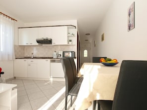 Apartamento estándar, 1 habitación (26795) | Zona de estar | Una televisión de pantalla plana