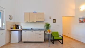Departamento estándar, 1 habitación (20374) | Cocineta privada | Refrigerador, parrilla de estufa, cafetera y tetera y tetera eléctrica