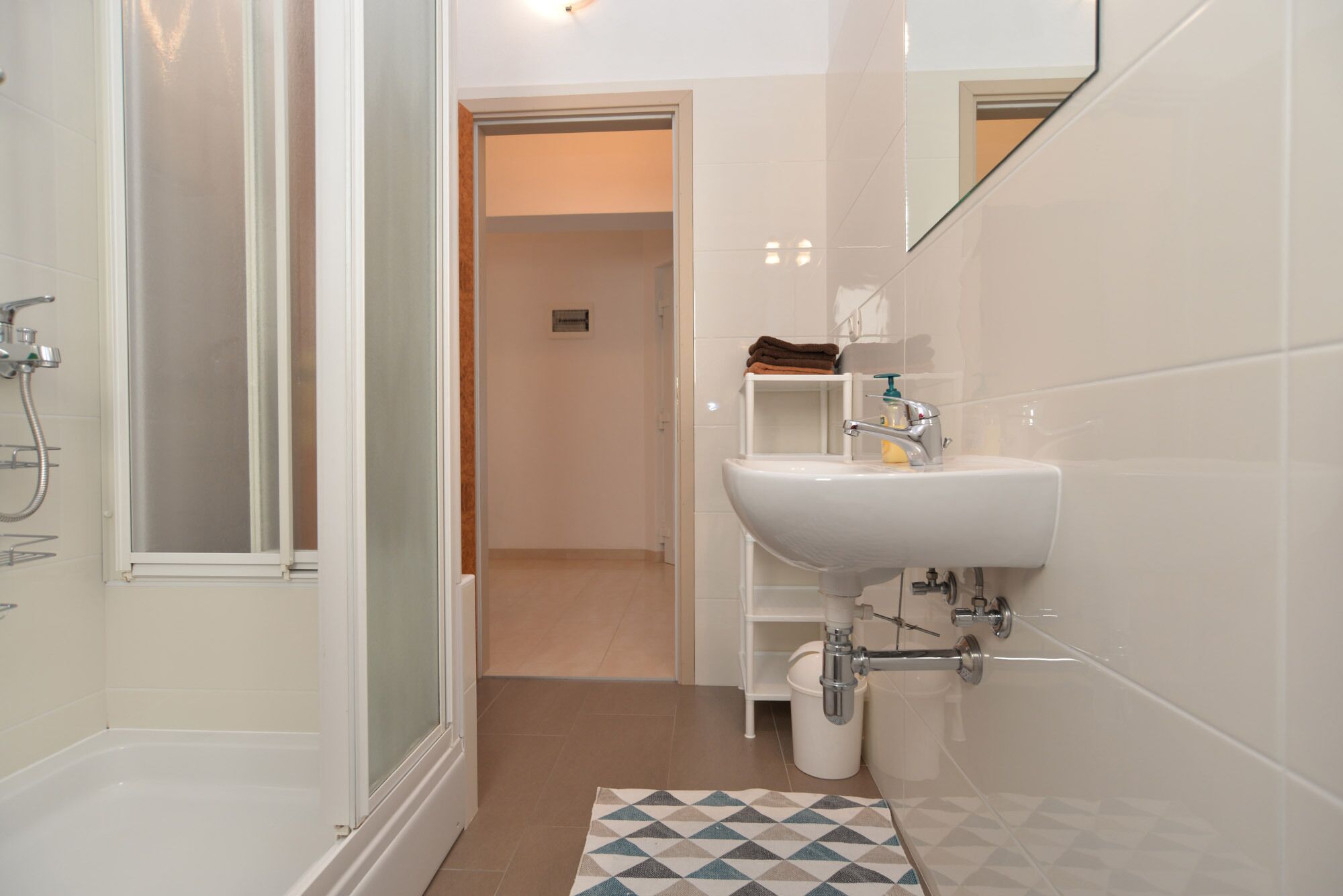 Appartement Standard, 2 chambres (20373) | Douche de la salle de bain