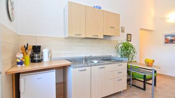 Standard-Apartment, 1 Schlafzimmer (20374) | Eigene Kochnische | Kühlschrank, Herdplatte, Wasserkocher mit Kaffee-/Teezubehör