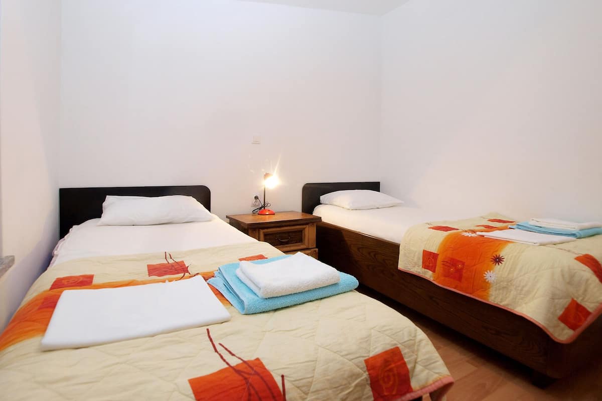 Standard-Apartment, 2 Schlafzimmer (20434) | Bügeleisen/Bügelbrett, kostenloses WLAN, Bettwäsche