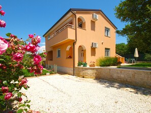 Fachada del alojamiento