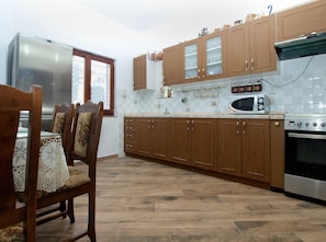 Standard Apartment, 3 Bedrooms (20466) | Private kitchen | Fridge, microwave, stovetop, coffee/tea maker - Apartment 1775 (Medulin)