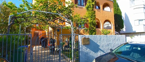 Entrada de la propiedad