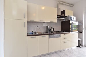 Standard-Apartment, 2 Schlafzimmer (20599) | Eigene Küche | Kühlschrank, Mikrowelle, Ofen, Herdplatte