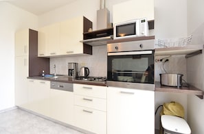 Standard-Apartment, 2 Schlafzimmer (20599) | Eigene Küche | Kühlschrank, Mikrowelle, Ofen, Herdplatte