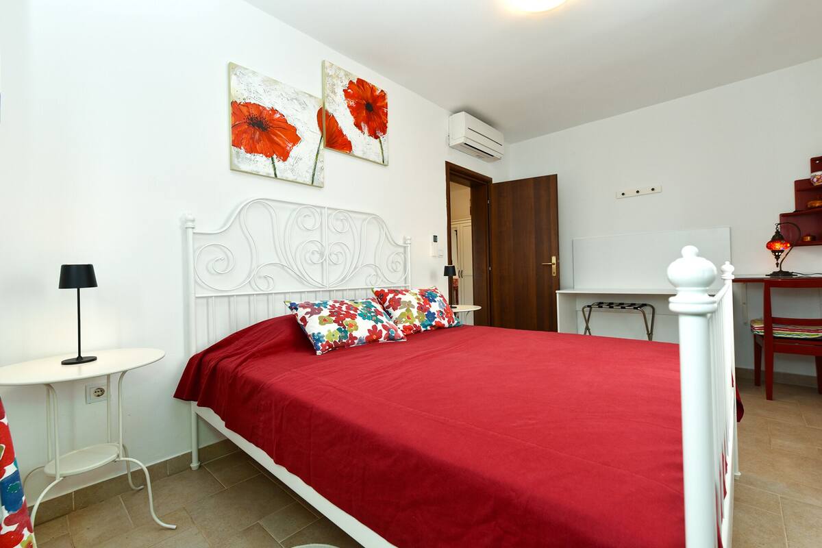 Standard Apartment, 1 Bedroom (20947) | 1 bedroom, iron/ironing board, bed sheets