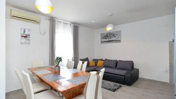 Standard House, 2 Bedrooms (21016) | Living area | TV