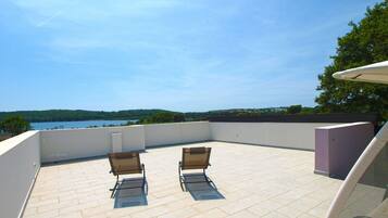 Rumah Standar, 2 kamar tidur (21016) | Teras/patio