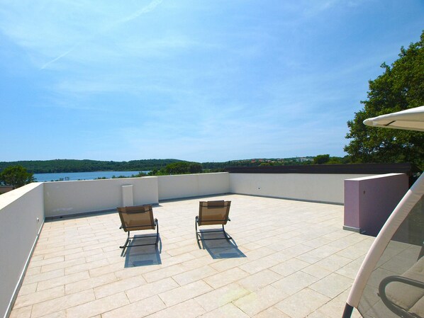 Standard House, 2 Bedrooms (21016) | Terrace/patio