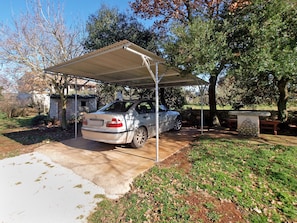 مواقف سيارات مجانية