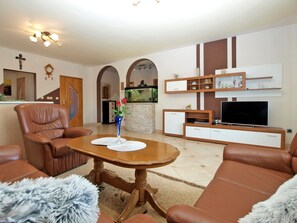 Standard Apartment, 2 Bedrooms (21159) | Living area | Flat-screen TV - Apartment 1800 (Pula)