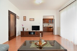 标准公寓, 1 间卧室 (21272) | 起居区 | 电视
