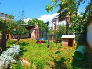 Children’s play area – outdoor