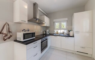 Casa standard, 2 quartos (21278) | Cozinha privada | Geladeira, micro-ondas, fogão, cooktop
