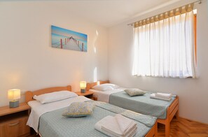 2 عدّة غرف نوم ومكواة/لوح كي وواي فاي مجانًا وملاءات أسرّة