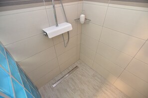 Standard-Apartment, 2 Schlafzimmer (21495) | Dusche im Bad