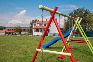 Children’s play area – outdoor