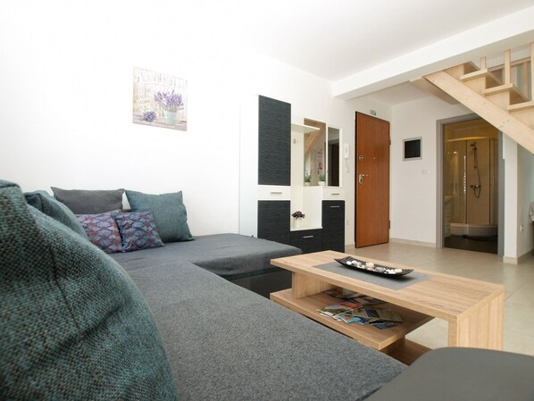 Standard Apartment, 1 Bedroom (21521) | Living area | Flat-screen TV - Apartment 1819 (Medulin)