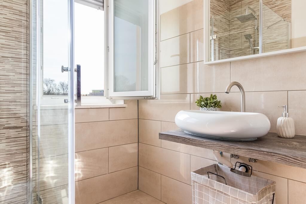 Standard-Haus, 4 Schlafzimmer (21557) | Waschbecken im Bad