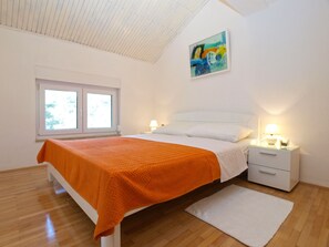 Standard Apartment, 4 Bedrooms (21658) | 4 bedrooms, iron/ironing board, free WiFi, bed sheets - House 1823 (Medulin)