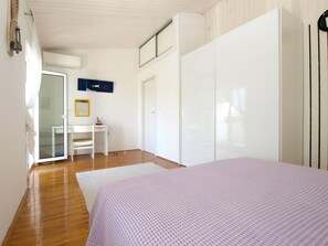 Standard-Apartment, 4 Schlafzimmer (21658) | 4 Schlafzimmer, Bügeleisen/Bügelbrett, kostenloses WLAN, Bettwäsche