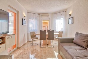 Standard Apartment, 3 Bedrooms (21816) | Living area | Flat-screen TV - Apartment 1835 (Pula)
