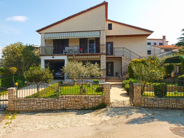 Fachada da propriedade