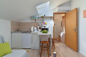 Standard Apartment, 1 Bedroom (22170) | Private kitchen - Apartment 1845 (Pula)