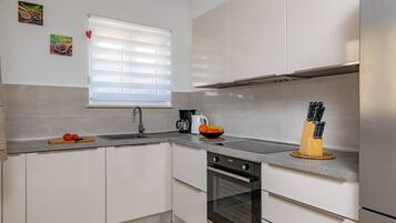 Standard House, 2 Bedrooms (22514) | Private kitchen | Fridge
