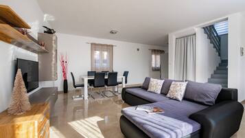 Standard House, 2 Bedrooms (22514) | Living area | Flat-screen TV