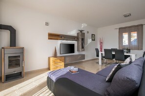 Standard-Haus, 2 Schlafzimmer (22514) | Wohnbereich | Flachbildfernseher