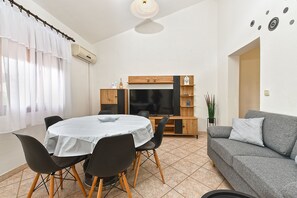 Standard-Apartment, 2 Schlafzimmer (1858/143214) | Wohnbereich